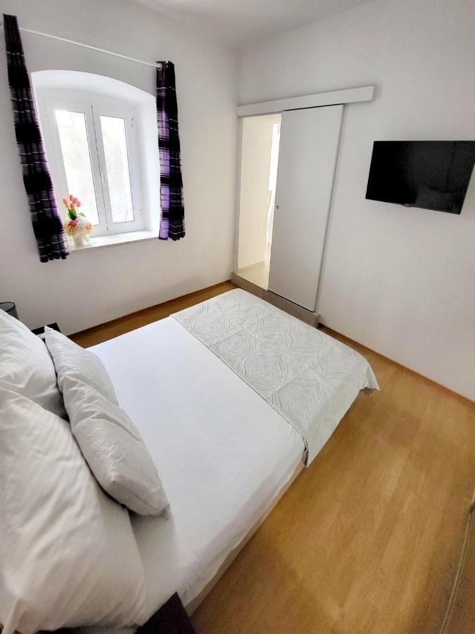 Dora Apartment