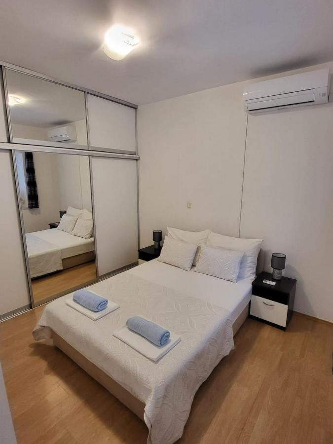 Apartment Dora *